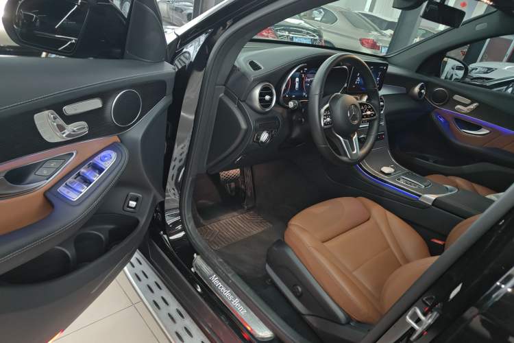 Used Mercedes-Benz GLC Coupe 2021 GLC 300 4MATIC Coupe SUV Interior 3