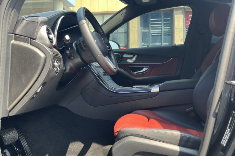 Used Mercedes-Benz GLC Coupe 2021 GLC 300 4MATIC Coupe SUV Interior 4
