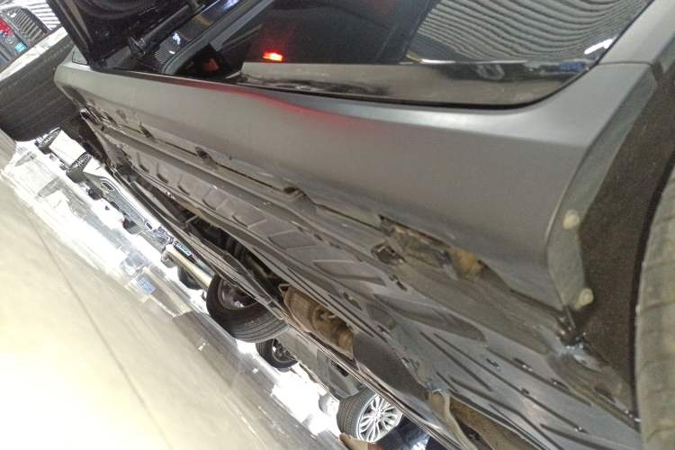 Used Mercedes-Benz GLC Coupe 2021 GLC 260 4MATIC Coupe SUV Left Side Sill
