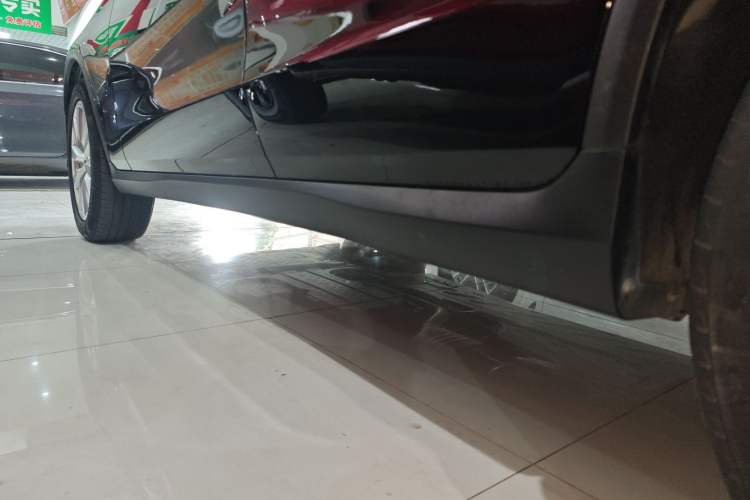 Used Mercedes-Benz GLC Coupe 2021 GLC 260 4MATIC Coupe SUV Left Side Sill