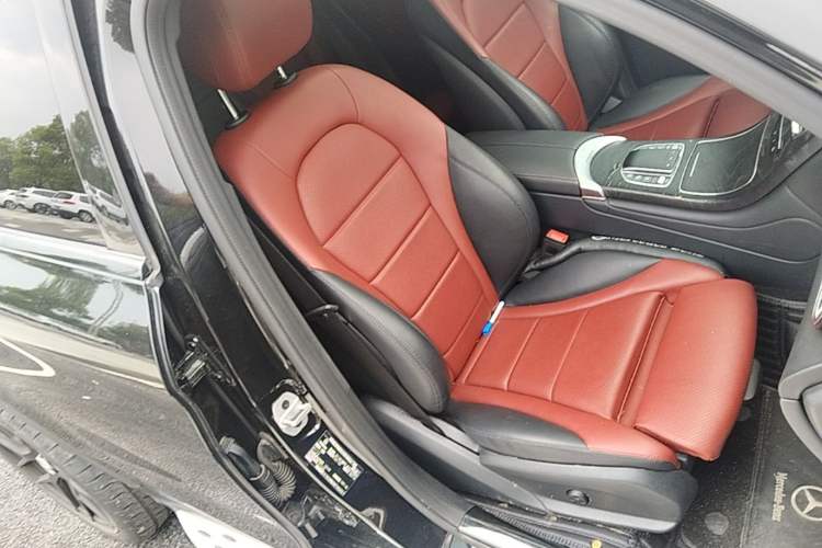 Used Mercedes-Benz GLC Coupe 2021 GLC 260 4MATIC Coupe SUV Right Front Seat
