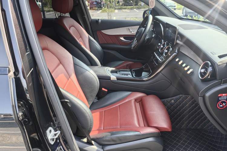 Used Mercedes-Benz GLC Coupe 2021 GLC 260 4MATIC Coupe SUV Right Front Seat