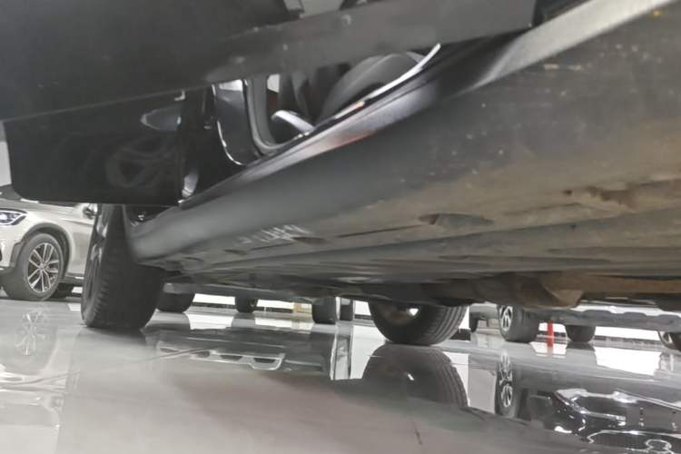 Used Mercedes-Benz GLC Coupe 2021 GLC 260 4MATIC Coupe SUV Right Side Sill