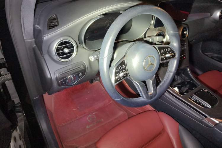 Used Mercedes-Benz GLC Coupe 2021 GLC 300 4MATIC Coupe SUV Steering Wheel