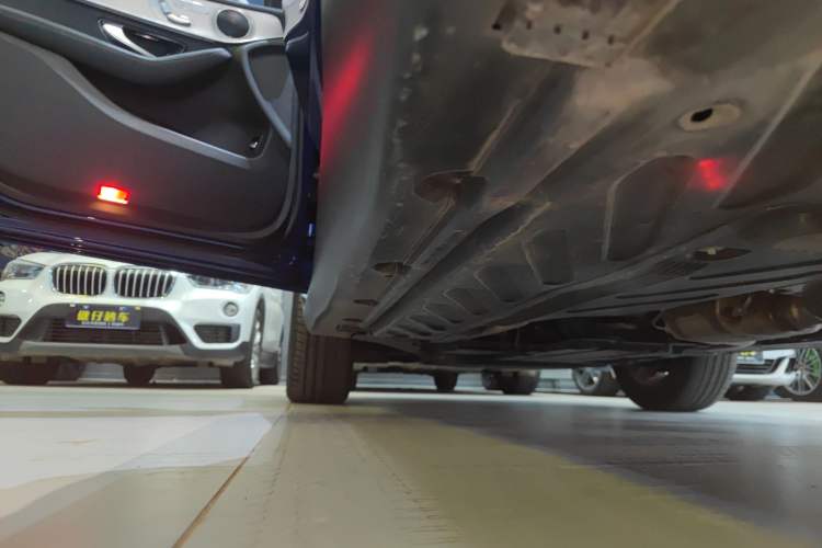 Used Mercedes-Benz GLC Coupe 2021 GLC 260 4MATIC Coupe SUV Left Side Sill