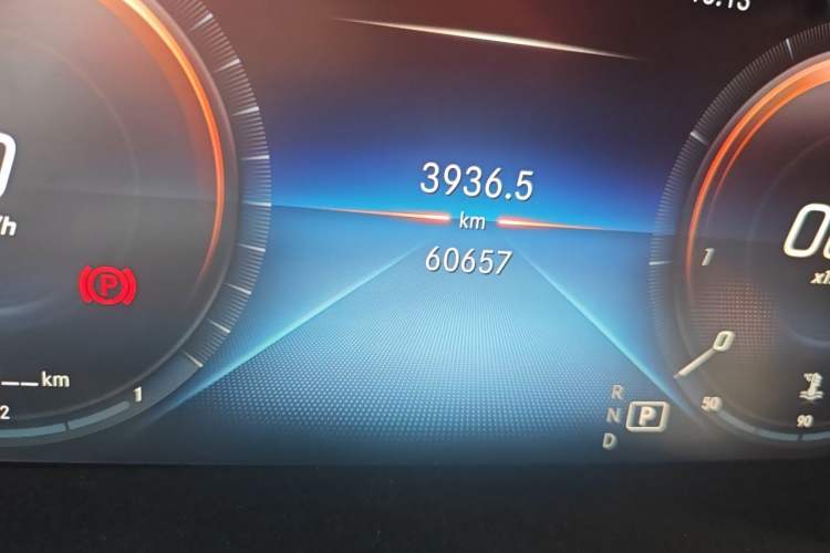 Used Mercedes-Benz GLC Coupe 2021 GLC 300 4MATIC Coupe SUV Odometer Close Up