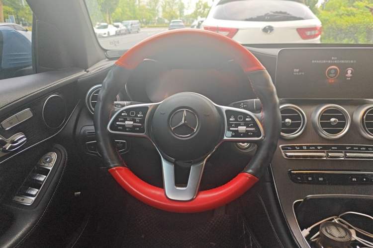 Used Mercedes-Benz GLC Coupe 2021 GLC 300 4MATIC Coupe SUV Steering Wheel