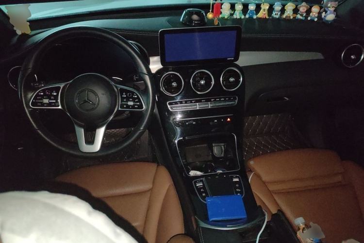 Used Mercedes-Benz GLC Coupe 2021 GLC 260 4MATIC Coupe SUV Center Console