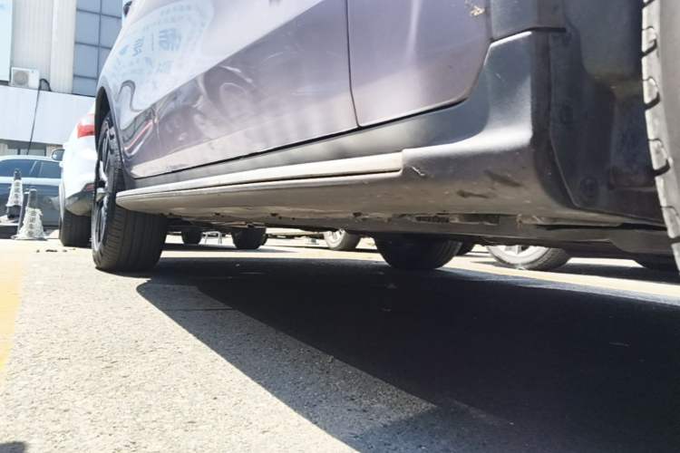 Used Mercedes-Benz GLC Coupe 2021 GLC 260 4MATIC Coupe SUV Right Side Sill