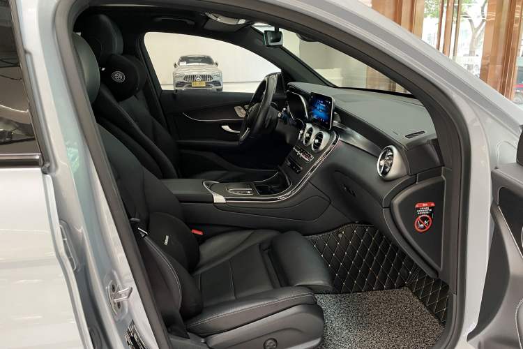 Used Mercedes-Benz GLC Coupe 2021 GLC 300 4MATIC Coupe SUV Interior 4