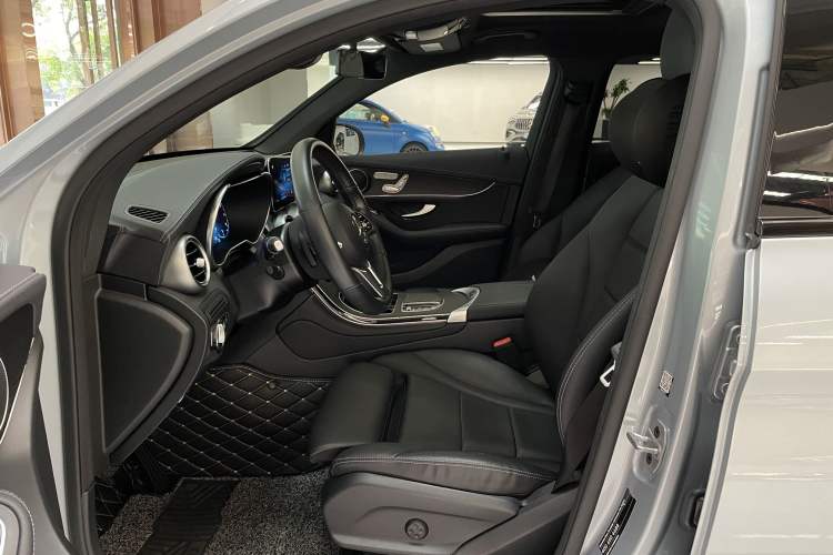 Used Mercedes-Benz GLC Coupe 2021 GLC 300 4MATIC Coupe SUV Interior 6