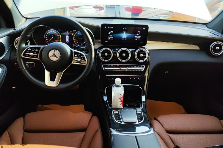 Used Mercedes-Benz GLC Coupe 2021 GLC 260 4MATIC Coupe SUV Center Console