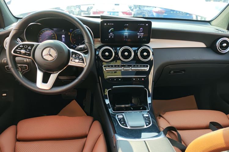 Used Mercedes-Benz GLC Coupe 2021 GLC 260 4MATIC Coupe SUV Center Console