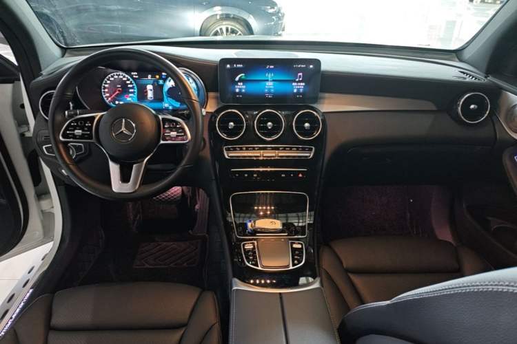 Used Mercedes-Benz GLC Coupe 2021 GLC 260 4MATIC Coupe SUV Center Console