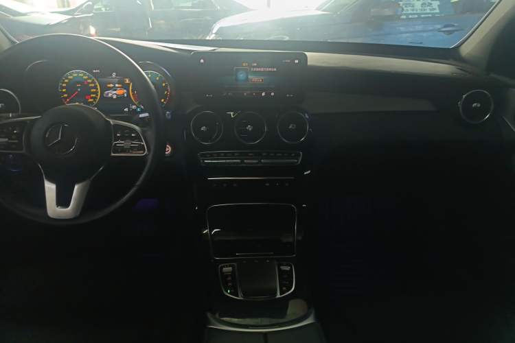 Used Mercedes-Benz GLC Coupe 2021 GLC 260 4MATIC Coupe SUV Center Console