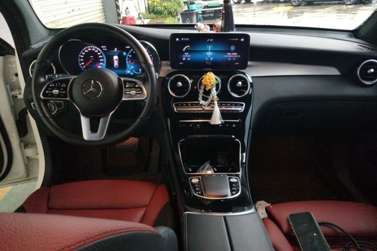 Used Mercedes-Benz GLC Coupe 2021 GLC 260 4MATIC Coupe SUV Center Console
