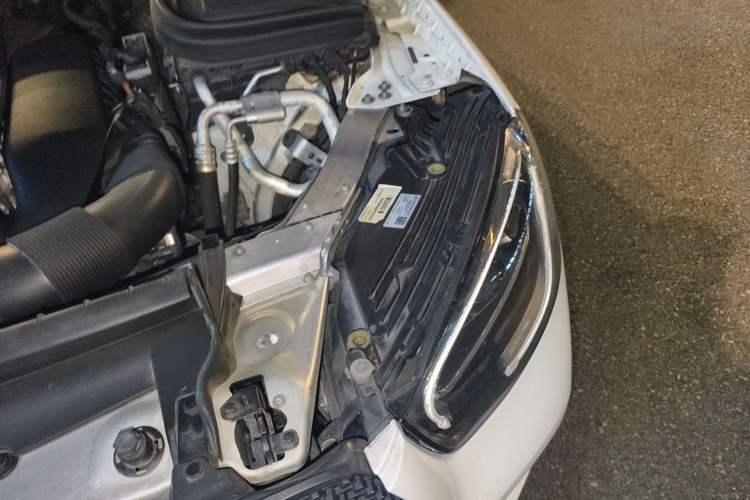 Used Mercedes-Benz GLC Coupe 2021 GLC 260 4MATIC Coupe SUV Engine Bay Left