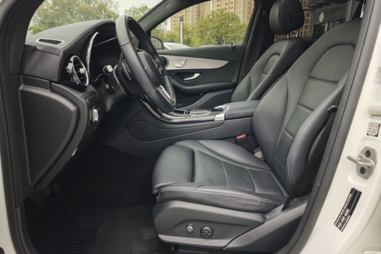 Used Mercedes-Benz GLC Coupe 2021 GLC 260 4MATIC Coupe SUV Interior 2