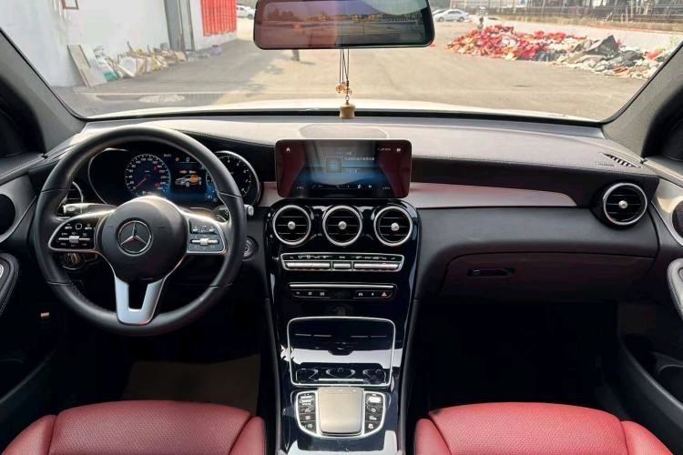 Used Mercedes-Benz GLC Coupe 2021 GLC 260 4MATIC Coupe SUV Interior 3