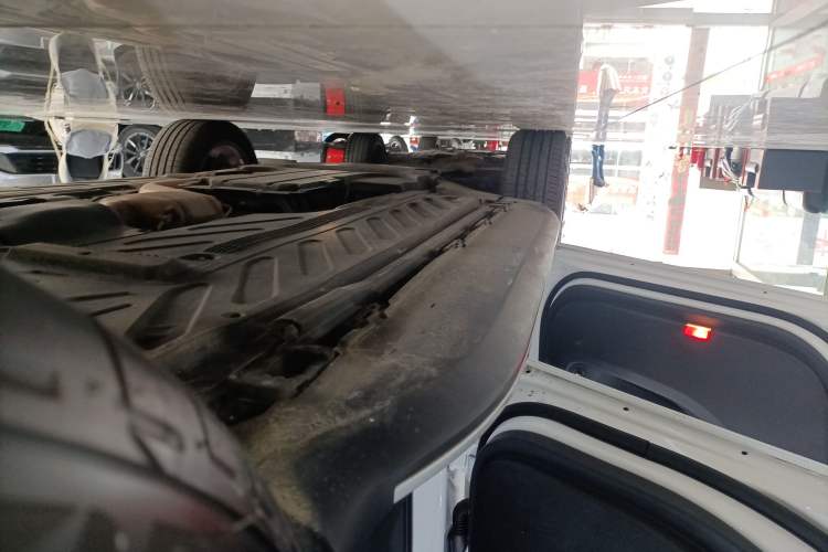 Used Mercedes-Benz GLC Coupe 2021 GLC 260 4MATIC Coupe SUV Left Side Sill