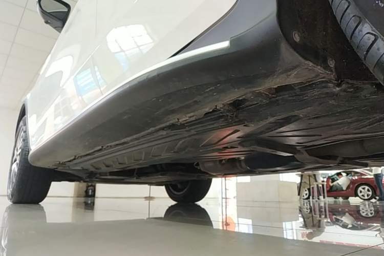 Used Mercedes-Benz GLC Coupe 2021 GLC 300 4MATIC Coupe SUV Left Side Sill