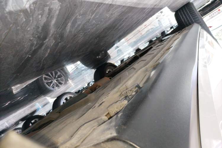 Used Mercedes-Benz GLC Coupe 2021 GLC 260 4MATIC Coupe SUV Left Side Sill