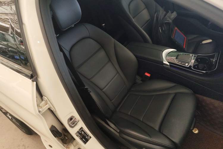 Used Mercedes-Benz GLC Coupe 2021 GLC 260 4MATIC Coupe SUV Right Front Seat