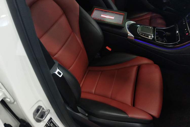 Used Mercedes-Benz GLC Coupe 2021 GLC 260 4MATIC Coupe SUV Right Front Seat