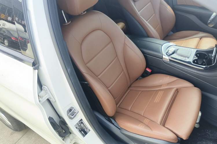 Used Mercedes-Benz GLC Coupe 2021 GLC 260 4MATIC Coupe SUV Right Front Seat