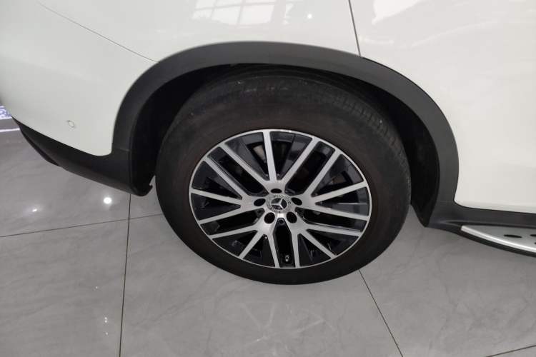 Used Mercedes-Benz GLC Coupe 2021 GLC 300 4MATIC Coupe SUV Right Rear Wheel Hub