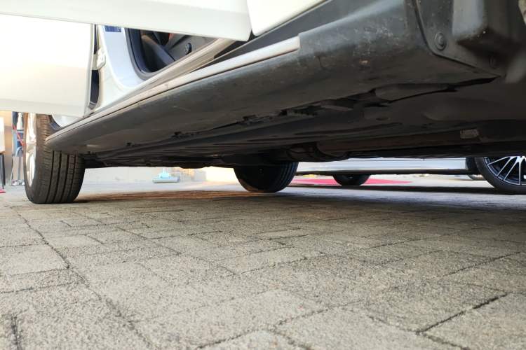 Used Mercedes-Benz GLC Coupe 2021 GLC 260 4MATIC Coupe SUV Right Side Sill