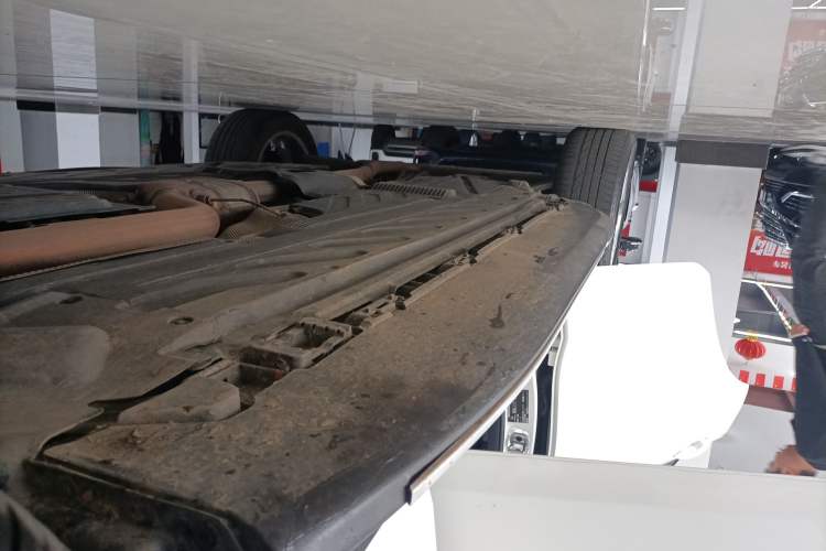 Used Mercedes-Benz GLC Coupe 2021 GLC 260 4MATIC Coupe SUV Right Side Sill