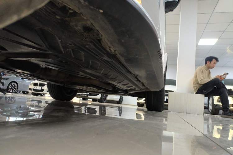 Used Mercedes-Benz GLC Coupe 2021 GLC 300 4MATIC Coupe SUV Right Side Sill