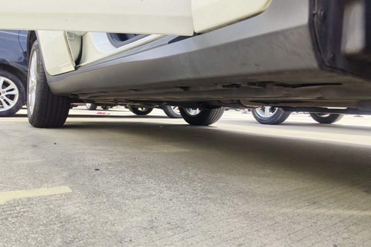 Used Mercedes-Benz GLC Coupe 2021 GLC 260 4MATIC Coupe SUV Right Side Sill