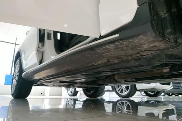 Used Mercedes-Benz GLC Coupe 2021 GLC 300 4MATIC Coupe SUV Right Side Sill