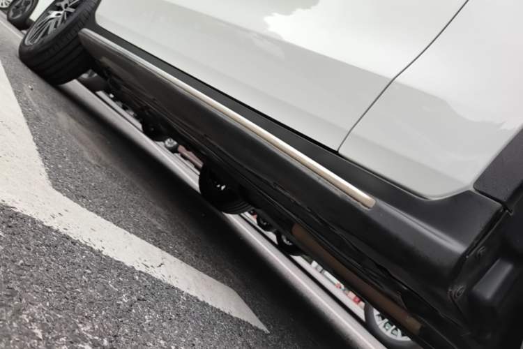 Used Mercedes-Benz GLC Coupe 2021 GLC 300 4MATIC Coupe SUV Right Side Sill