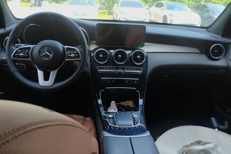 Used Mercedes-Benz GLC Coupe 2022 Refreshed GLC 260 4MATIC Coupe SUV Center Console