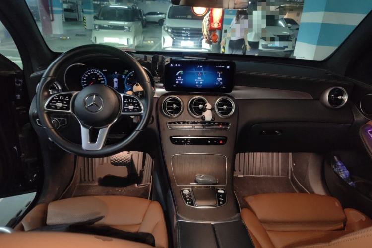 Used Mercedes-Benz GLC Coupe 2022 Refreshed GLC 300 4MATIC Coupe SUV Center Console