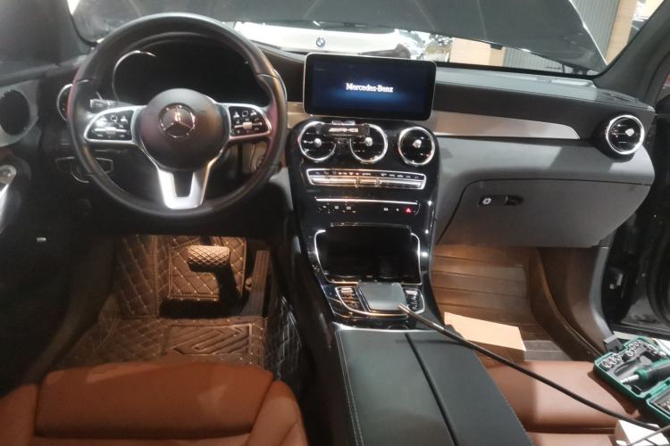 Used Mercedes-Benz GLC Coupe 2022 Refreshed GLC 260 4MATIC Coupe SUV Center Console