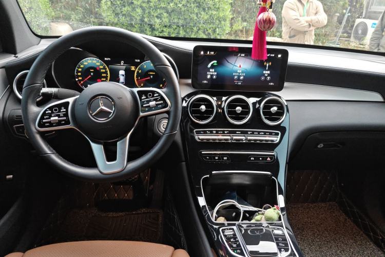 Used Mercedes-Benz GLC Coupe 2022 Refreshed GLC 260 4MATIC Coupe SUV Center Console