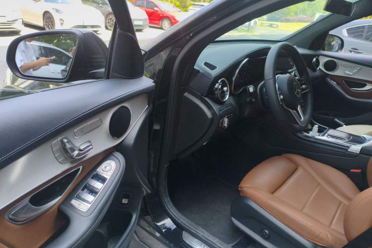 Used Mercedes-Benz GLC Coupe 2022 Refreshed GLC 260 4MATIC Coupe SUV Driver Seat