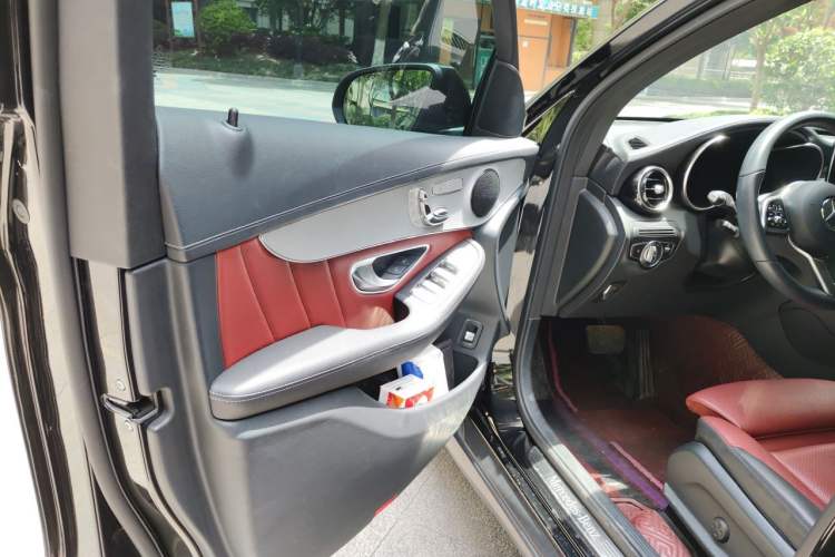 Used Mercedes-Benz GLC Coupe 2022 Refreshed GLC 260 4MATIC Coupe SUV Driver Seat