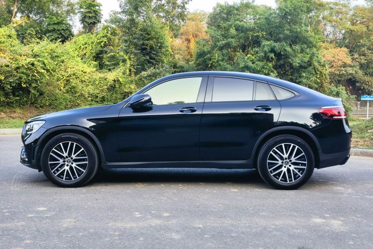 Used Mercedes-Benz GLC Coupe 2022 Refreshed GLC 260 4MATIC Coupe SUV Exterior 1