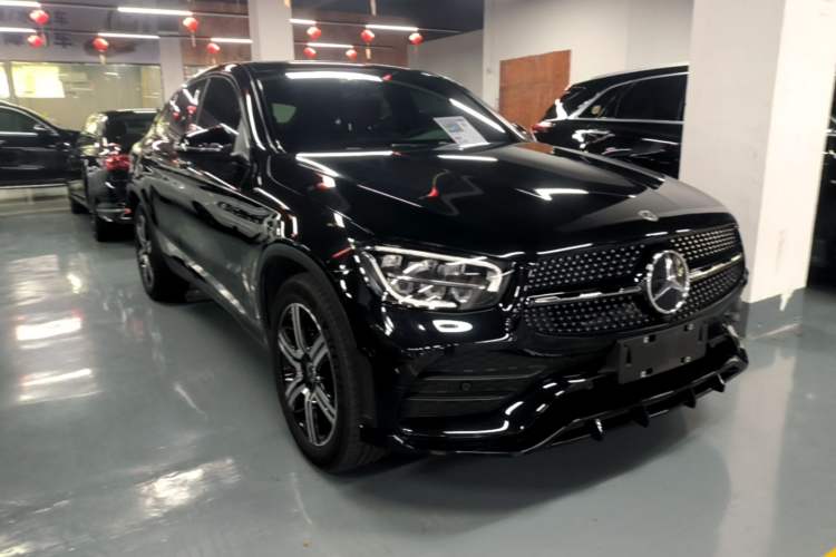 Used Mercedes-Benz GLC Coupe 2022 Refreshed GLC 260 4MATIC Coupe SUV Front Right 45 Deg