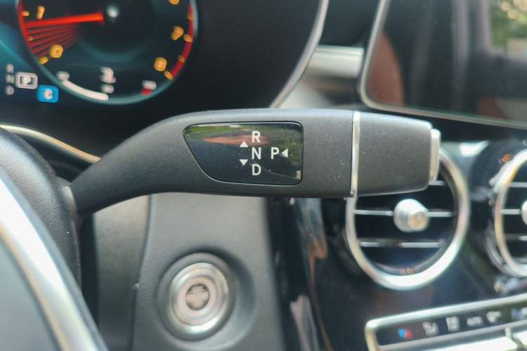 Used Mercedes-Benz GLC Coupe 2022 Refreshed GLC 260 4MATIC Coupe SUV Gear Lever