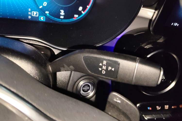 Used Mercedes-Benz GLC Coupe 2022 Refreshed GLC 260 4MATIC Coupe SUV Gear Lever