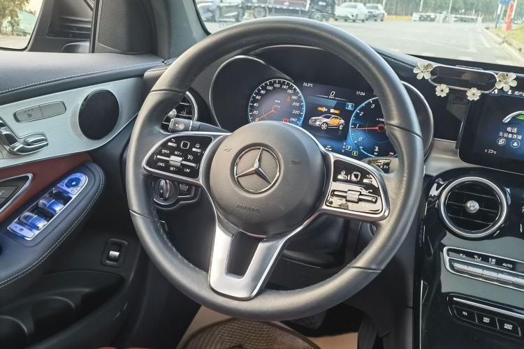 Used Mercedes-Benz GLC Coupe 2022 Refreshed GLC 260 4MATIC Coupe SUV Interior 5