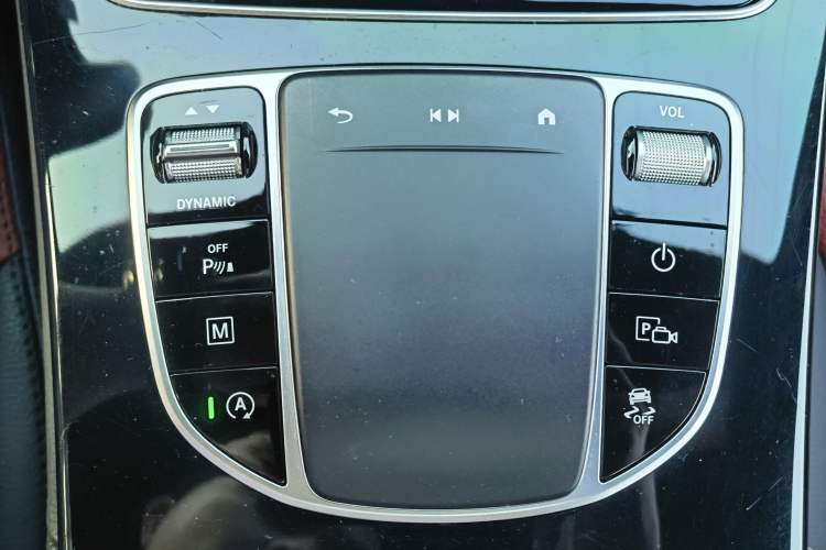 Used Mercedes-Benz GLC Coupe 2022 Refreshed GLC 260 4MATIC Coupe SUV Interior 9