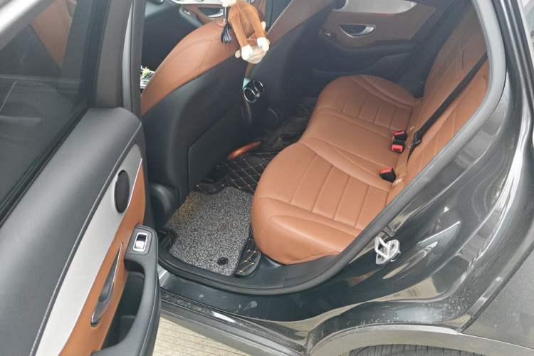 Used Mercedes-Benz GLC Coupe 2022 Refreshed GLC 260 4MATIC Coupe SUV Left Rear Seat