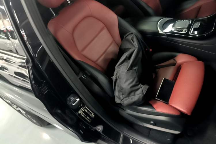 Used Mercedes-Benz GLC Coupe 2022 Refreshed GLC 260 4MATIC Coupe SUV Right Front Seat